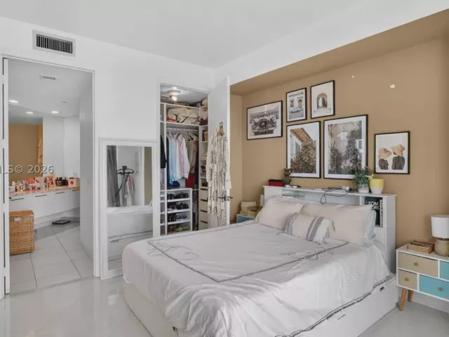 2-bedroom condo for sale in Miami - 500 Brickell Ave 4102 - MondialRealty