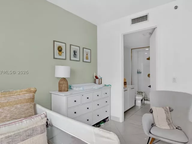2-bedroom condo for sale in Miami - 500 Brickell Ave 4102 - MondialRealty