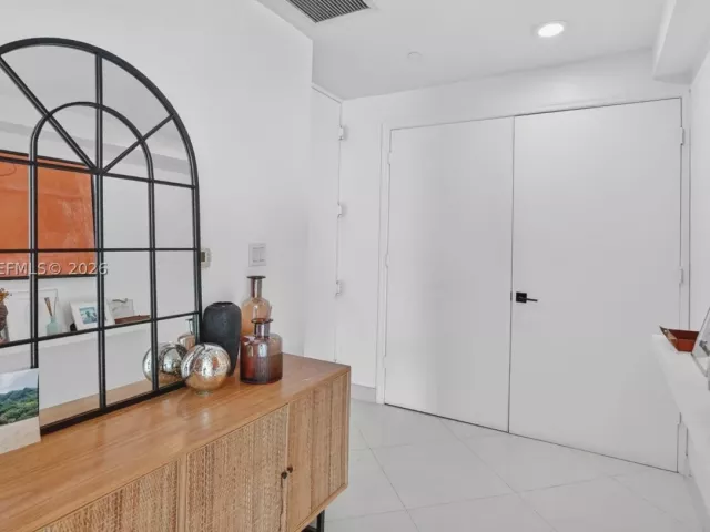 2-bedroom condo for sale in Miami - 500 Brickell Ave 4102 - MondialRealty