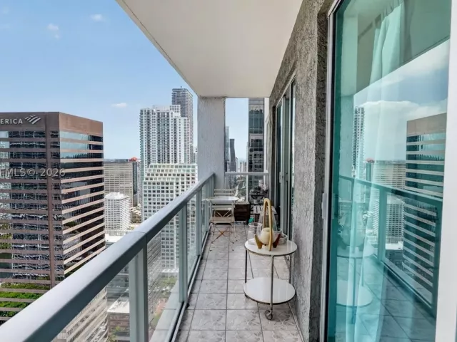 2-bedroom condo for sale in Miami - 500 Brickell Ave 4102 - MondialRealty