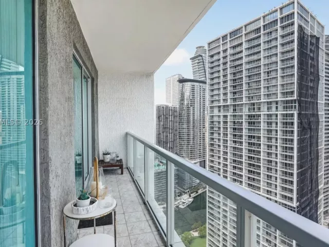 2-bedroom condo for sale in Miami - 500 Brickell Ave 4102 - MondialRealty