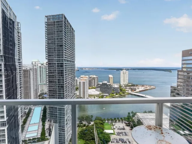 2-bedroom condo for sale in Miami - 500 Brickell Ave 4102 - MondialRealty