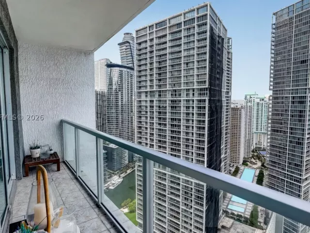 2-bedroom condo for sale in Miami - 500 Brickell Ave 4102 - MondialRealty