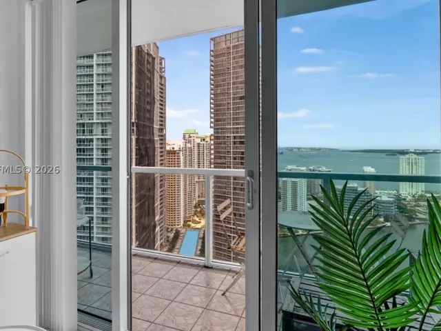 2-bedroom condo for sale in Miami - 500 Brickell Ave 4102 - MondialRealty