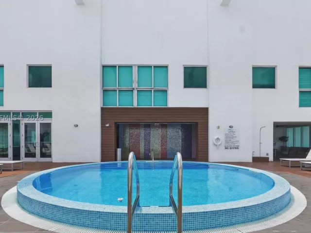 2-bedroom condo for sale in Miami - 500 Brickell Ave 4102 - MondialRealty