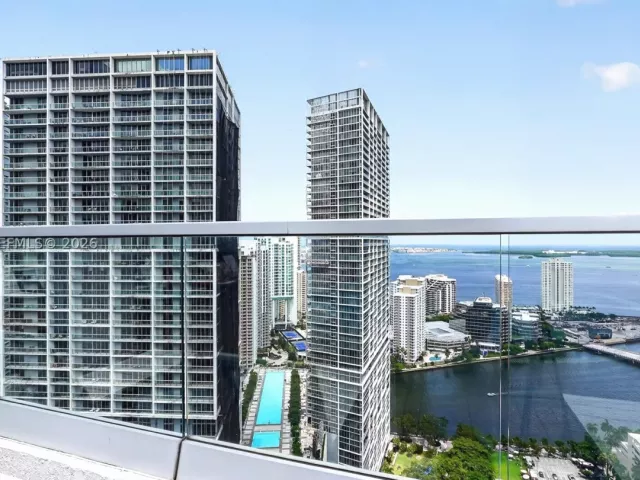 2-bedroom condo for sale in Miami - 500 Brickell Ave 4102 - MondialRealty