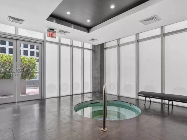 2-bedroom condo for sale in Miami - 500 Brickell Ave 4102 - MondialRealty