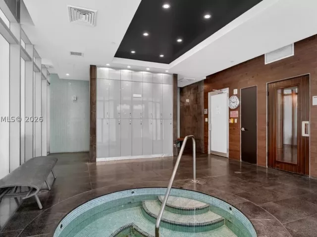 2-bedroom condo for sale in Miami - 500 Brickell Ave 4102 - MondialRealty