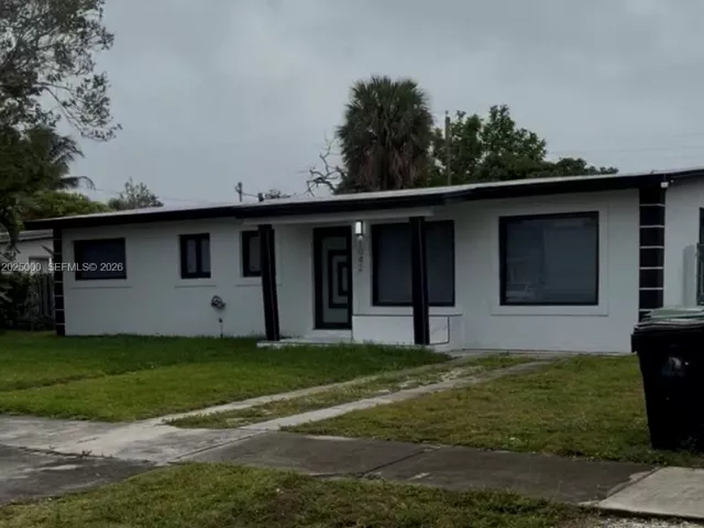 4-bedroom home for sale in Fort Lauderdale - 1042 NW 13th St - MondialRealty