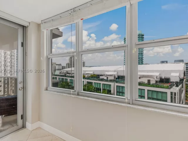 2-bedroom condo for rent in Miami Beach - 6039 Collins Ave 936 - MondialRealty