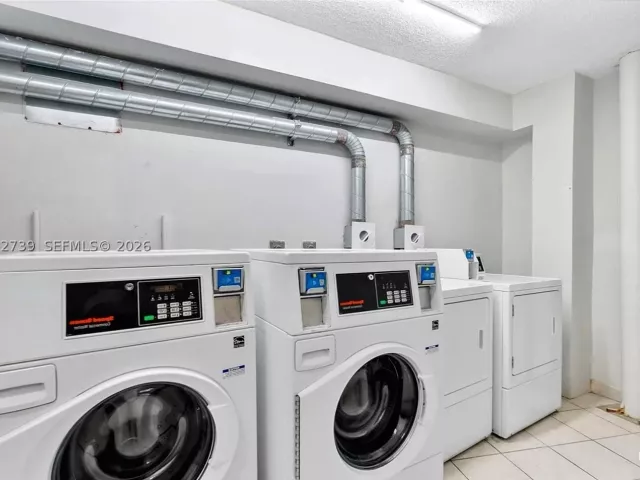 2-bedroom condo for rent in Miami Beach - 6039 Collins Ave 936 - MondialRealty