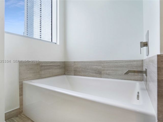 3-bedroom condo for sale in Miami - 1300 Brickell Bay Dr 3402 - MondialRealty