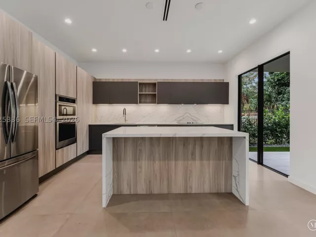 4-bedroom home for rent in Miami - 3370 Thomas Ave - MondialRealty