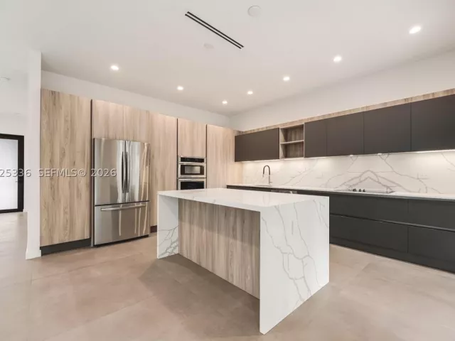 4-bedroom home for rent in Miami - 3370 Thomas Ave - MondialRealty