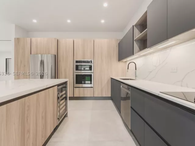 4-bedroom home for rent in Miami - 3370 Thomas Ave - MondialRealty