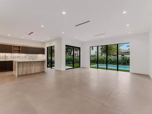 4-bedroom home for rent in Miami - 3370 Thomas Ave - MondialRealty