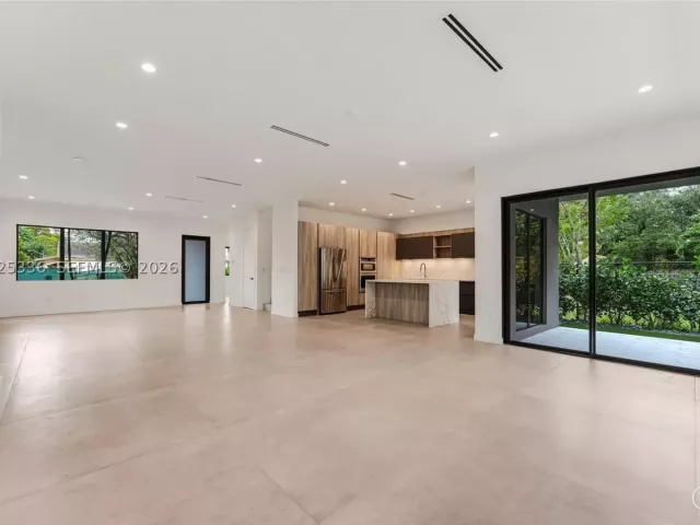 4-bedroom home for rent in Miami - 3370 Thomas Ave - MondialRealty