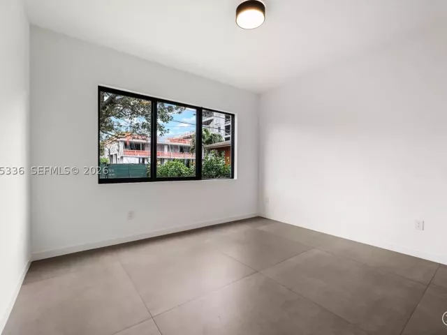 4-bedroom home for rent in Miami - 3370 Thomas Ave - MondialRealty