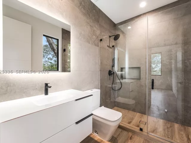 4-bedroom home for rent in Miami - 3370 Thomas Ave - MondialRealty