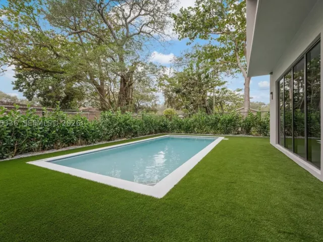 4-bedroom home for rent in Miami - 3370 Thomas Ave - MondialRealty