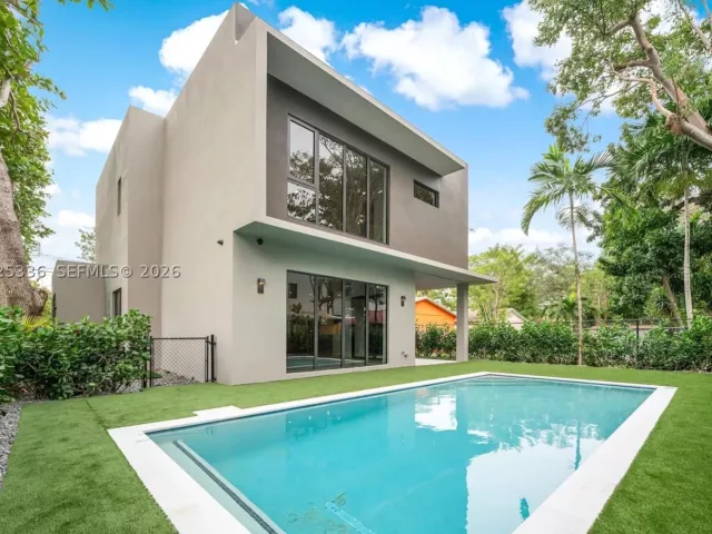 4-bedroom home for rent in Miami - 3370 Thomas Ave - MondialRealty