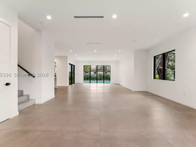 4-bedroom home for rent in Miami - 3370 Thomas Ave - MondialRealty
