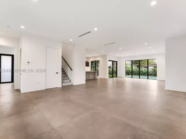 4-bedroom home for rent in Miami - 3370 Thomas Ave - MondialRealty