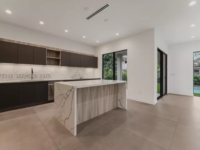 4-bedroom home for rent in Miami - 3370 Thomas Ave - MondialRealty