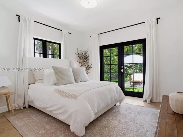 4-bedroom home for sale in Coral Gables - 1220 Cordova St - MondialRealty
