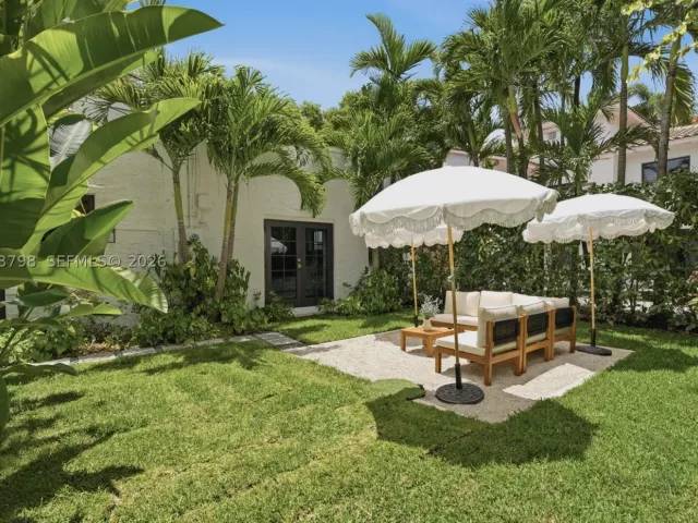 4-bedroom home for sale in Coral Gables - 1220 Cordova St - MondialRealty