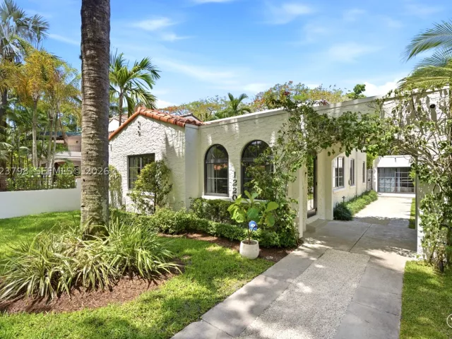 4-bedroom home for sale in Coral Gables - 1220 Cordova St - MondialRealty