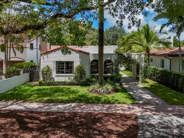 4-bedroom home for sale in Coral Gables - 1220 Cordova St - MondialRealty