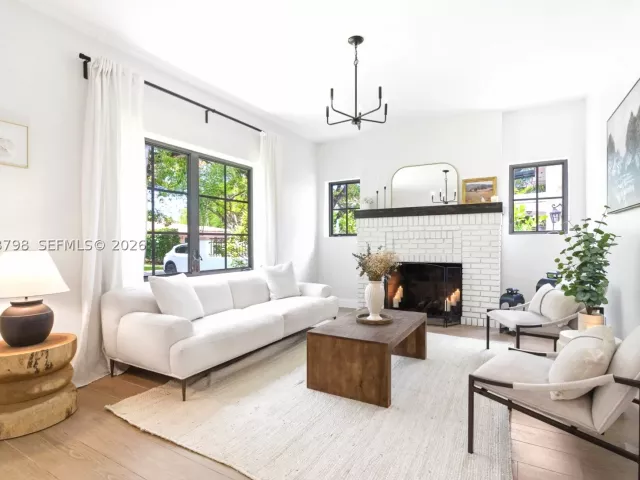 4-bedroom home for sale in Coral Gables - 1220 Cordova St - MondialRealty