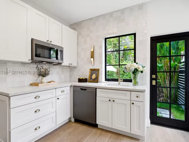 4-bedroom home for sale in Coral Gables - 1220 Cordova St - MondialRealty