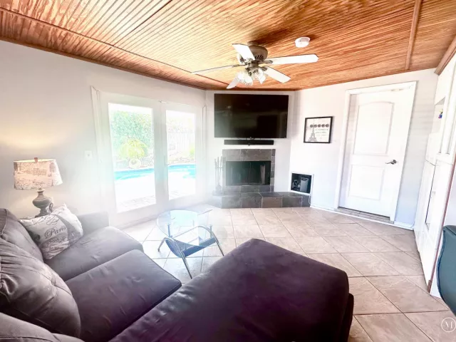 4-bedroom home for rent in Fort Lauderdale - 1400 NW 46th Street - MondialRealty