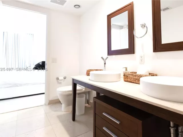 1-bedroom condo for rent in Miami - 485 Brickell Ave 2006 - MondialRealty
