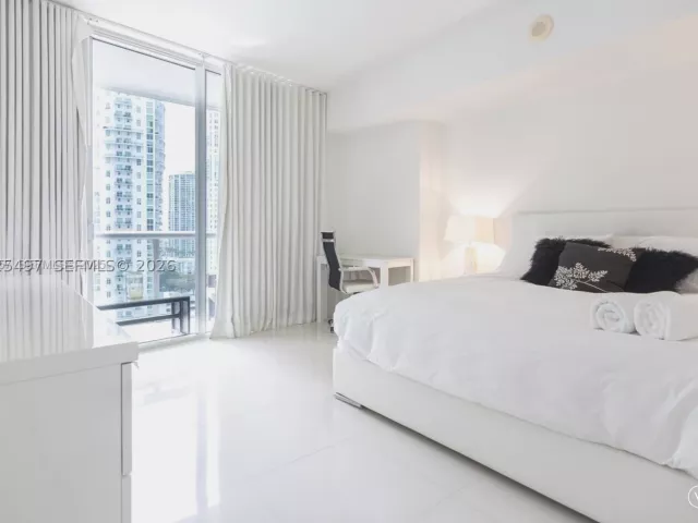 1-bedroom condo for rent in Miami - 485 Brickell Ave 2006 - MondialRealty