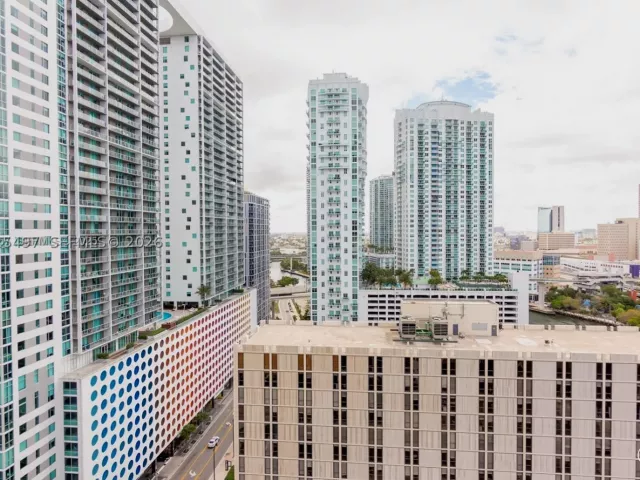 1-bedroom condo for rent in Miami - 485 Brickell Ave 2006 - MondialRealty