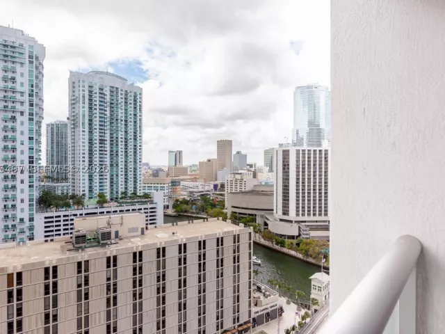 1-bedroom condo for rent in Miami - 485 Brickell Ave 2006 - MondialRealty