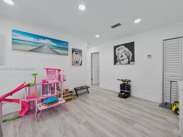 5-bedroom home for sale in Miami - 16912 SW 107th Pl - MondialRealty