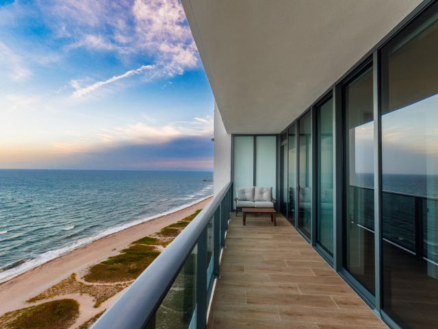 3-bedroom condo for rent in Pompano Beach - 900 N Ocean Boulevard 1904 - MondialRealty