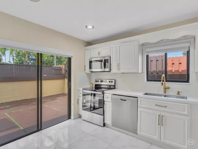 3-bedroom home for sale in Miami - 20331 NE 10th Court - MondialRealty
