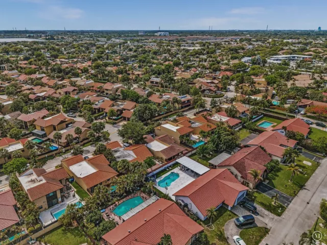 3-bedroom home for sale in Miami - 20331 NE 10th Court - MondialRealty