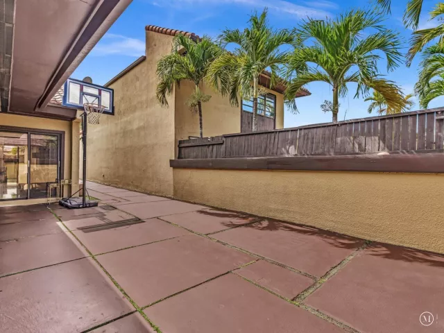 3-bedroom home for sale in Miami - 20331 NE 10th Court - MondialRealty