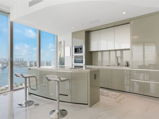 2-bedroom condo for rent in Sunny Isles Beach - 18975 Collins Ave 3504 - MondialRealty