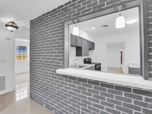 4-bedroom home for sale in Hollywood - 2422 Sherman Street - MondialRealty