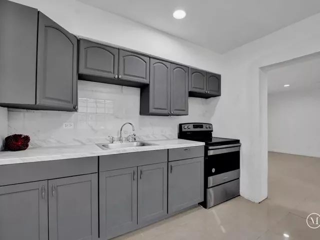 4-bedroom home for sale in Hollywood - 2422 Sherman Street - MondialRealty