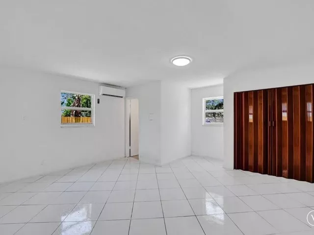 4-bedroom home for sale in Hollywood - 2422 Sherman Street - MondialRealty