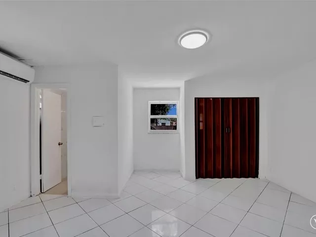 4-bedroom home for sale in Hollywood - 2422 Sherman Street - MondialRealty