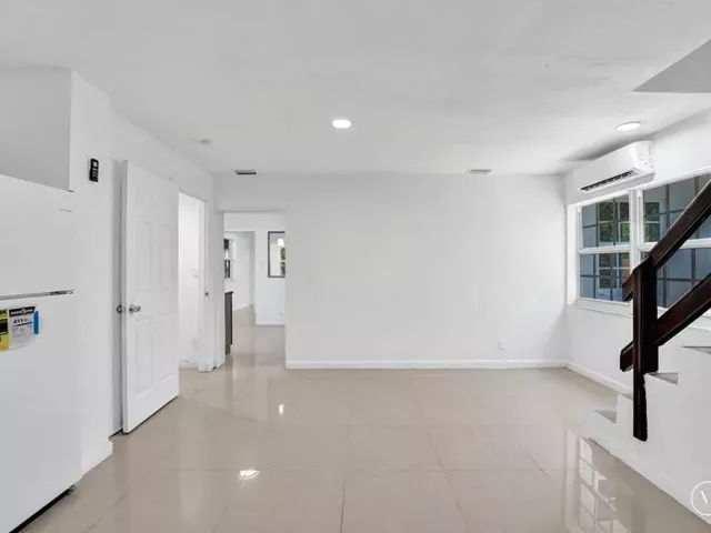 4-bedroom home for sale in Hollywood - 2422 Sherman Street - MondialRealty